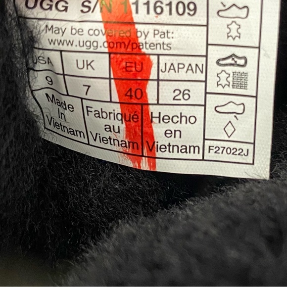 UGG Classic Ultra Mini Boots Black RETAIL $160 - Picture 11 of 14